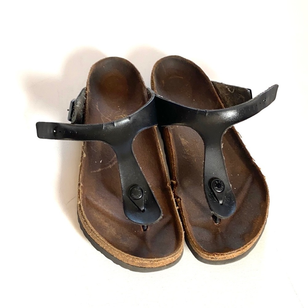 Birkenstock’s black gizeh‎ thong sandal- Birk Size 40